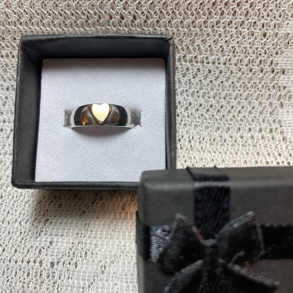 Sterling Silver Ring w/ 10k gold heart - Picture 3 of 3